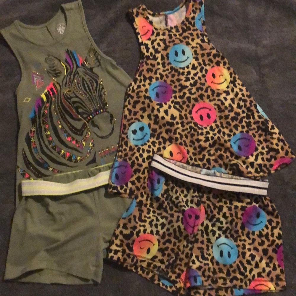 Girls 4 pieces 2 short sets